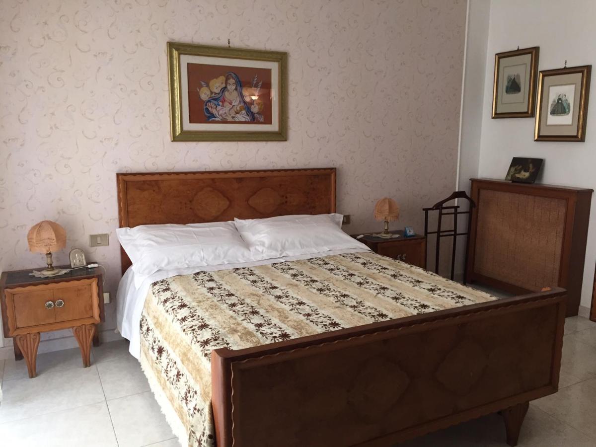 B&B Donna Porzia Trani Exteriör bild