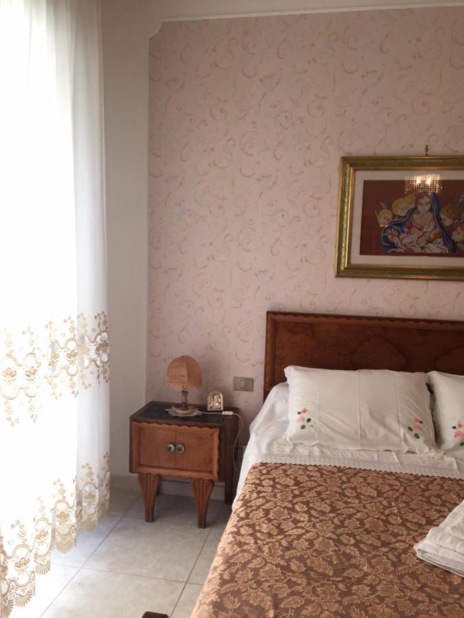 B&B Donna Porzia Trani Exteriör bild